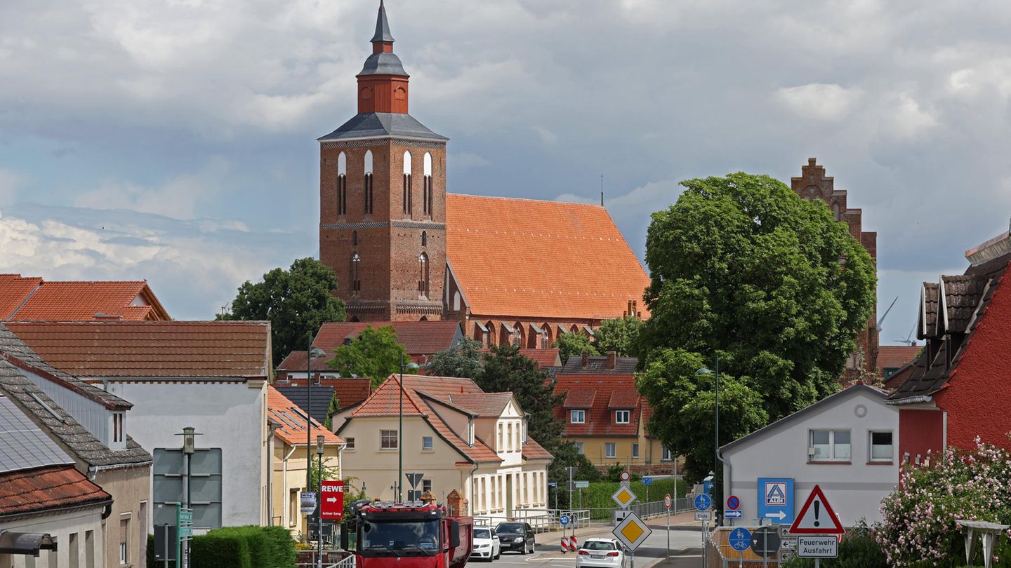 Innenstadt von Altentreptow, wo sich die Schule der 13-jährigen befindet, die wohl nach Missbrauch von Ecstasy gestorben ist