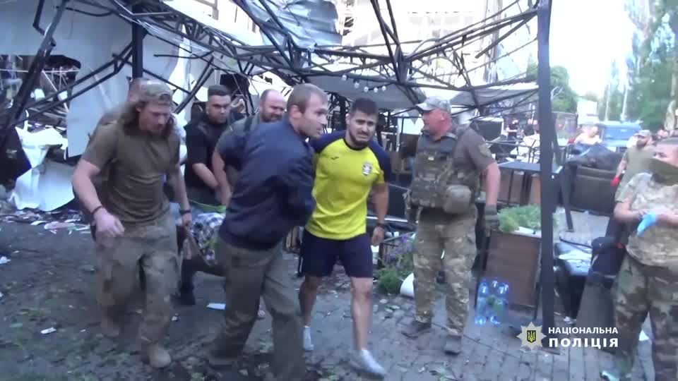 Video: Russische Raketen treffen Restaurant in Kramatorsk