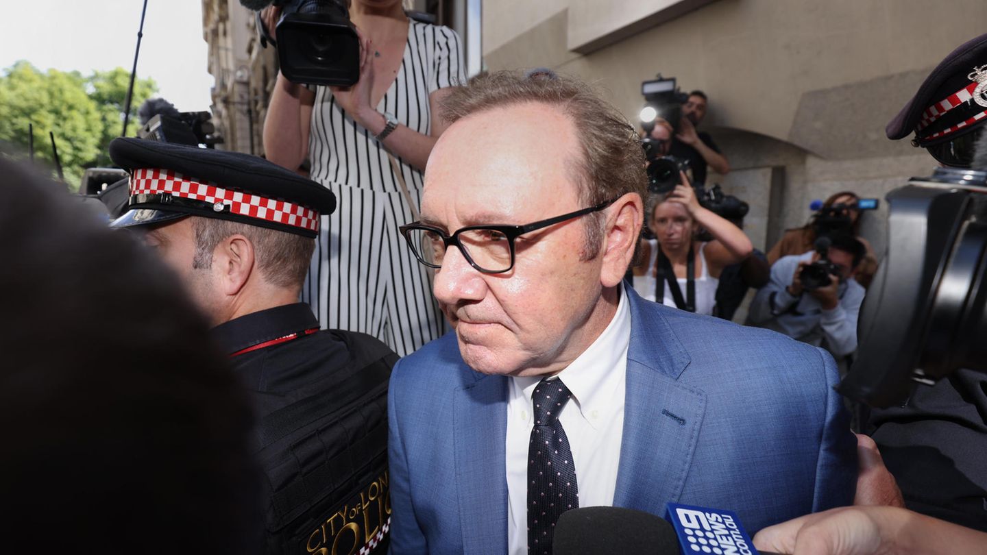 London: Der Schauspielers Kevin Spacey verlässt ein Gericht