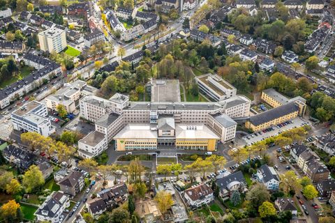 Klinik Essen-Mitte von oben: Verschiedene große Gebäude