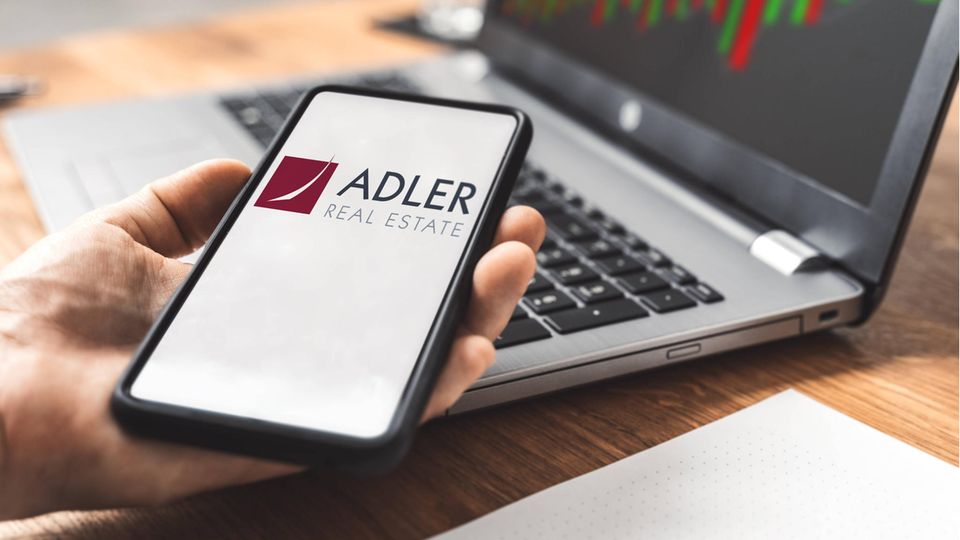 Immobilienkonzern Adler Beamte durchsuchen Räumlichkeiten in Berlin