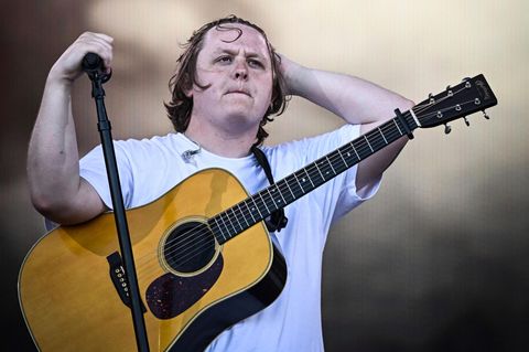 Lewis Capaldi auf der Bühne