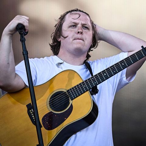 Lewis Capaldi auf der Bühne