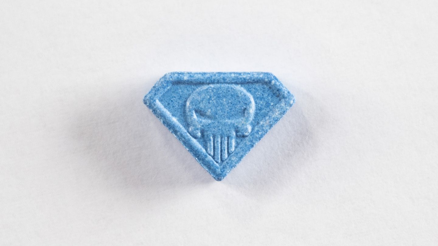 Die hoch dosierte Ecstasy-Pille "Blue Punisher" Blue Punisher Ecstasy, ein kleine diamantförmige Tablette