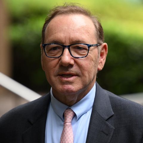 Kevin Spacey verlässt den Southwark Crown Court in London