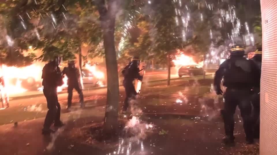 Frankreich: Nach Erschießung eines Teenagers: Demonstranten sorgen für zweite Krawallnacht in Folge Frankreich: Nach Erschießung eines Teenagers: Demonstranten sorgen für zweite Krawallnacht in Folge