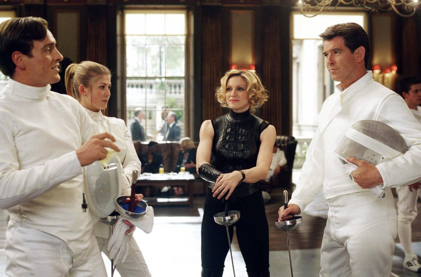 2002: Madonna bei den Dreharbeiten zu "James Bond 007 – Stirb an einem anderen Tag" Madonna bei den Dreharbeiten zu "James Bond 007 – Stirb an einem anderen Tag"