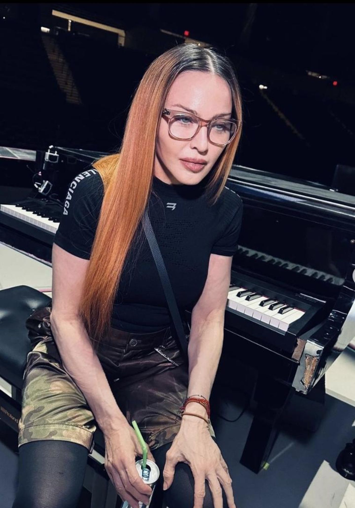 Madonna heute. Wenn auch optisch fit, macht sich bei der Sängerin mittlerweile das Alter bemerkbar. 2020 erhielt sie ein künstliches Hüftgelenk. Doch an ein Karriereende denkt die Sängerin auch mit 66 Jahren noch nicht. 