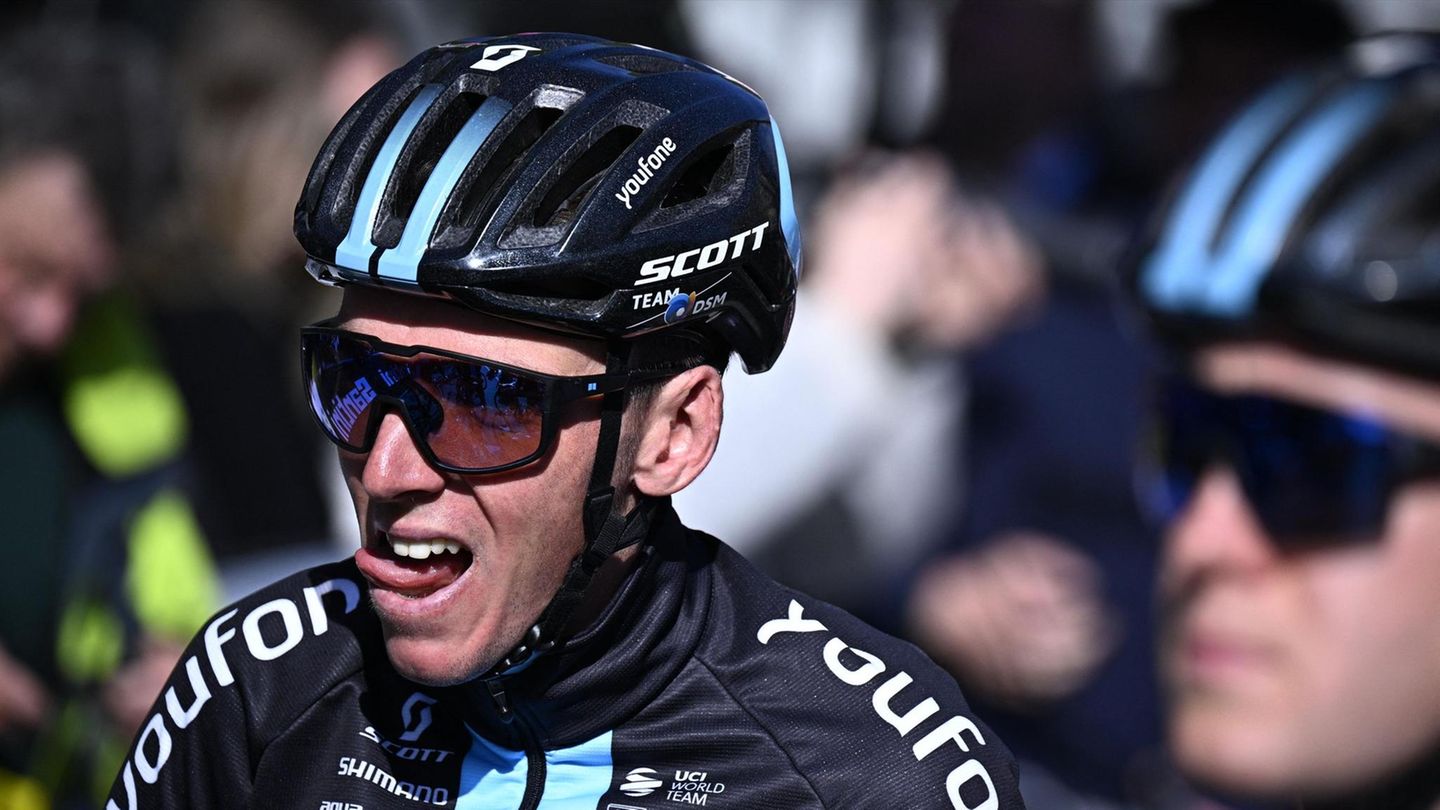 Frankreich-Rundfahrt: Romain Bardet ist die große Hoffnung der französischen Fans. Das letzte Mal, dass ein Franzose die Tour gewann und die Massen verzückte, war 1985 Bernard Hinault. Es ist also schon recht lange her. Seitdem gab es viele zweite und dritte Plätze, auch Bardet stand schon zweimal auf dem Podium der Tour. Romain Bardet ist die große Hoffnung der französischen Fans. Das letzte Mal, dass ein Franzose die Tour gewann und die Massen verzückte, war 1985 Bernard Hinault. Es ist also schon recht lange her. Seitdem gab es viele zweite und dritte Plätze, auch Bardet stand schon zweimal auf dem Podium der Tour.