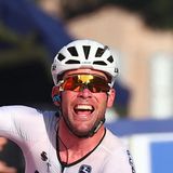 Mark Cavendish darf hier nicht fehlen: Der Brite, immerhin schon 38 Jahre, ist der erfolgreichste Sprinter der Radsportgeschichte, und mit 52 Etappen-Siegen bei den großen Rundfahrten einer der erfolgreichsten Radrennfahrer aller Zeiten. Bevor er am Ende des Jahres in die Sport-Rente geht, nimmt er noch einmal in einem neuen Team an der Tour teil. Zwei Mal gewann er dort das grüne Trikot.