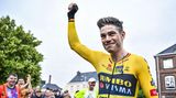 Der Belgier Wout van Aert ist Teamkollege von Tour-Titelverteidiger Jonas Vingegaard. Im vergangenen Jahr gewann er drei Etappen und leistete Vingegaard so wertvolle Hilfe bei dessen Gesamtsieg. Das Besondere ist, dass er ein echter Alleskönner ist, der vom Crossfahren kommt und eigentlich alles kann.