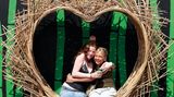 Das Roskilde-Festival ist stolz auf sein "Orange Feeling" und Teile dieses Gefühls basieren auf Grundwerten wie Liebe und Offenheit. An diversen Orten auf dem Festival kommt dieses in Form von kleineren Installationen zum Ausdruck.