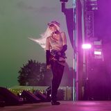 Das dänische Hyperpop-Wunder Sonic Girl auf spielt ihr Roskilde-Debüt. Gleich daneben können Menschen mit dem richtigen Armband im "Emerging Artist Space" die Performer des jeweiligen Tages in extra für sie reservierten Pavillon-Lounges kennenlernen.