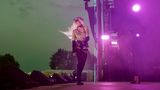 Das dänische Hyperpop-Wunder Sonic Girl auf spielt ihr Roskilde-Debüt. Gleich daneben können Menschen mit dem richtigen Armband im "Emerging Artist Space" die Performer des jeweiligen Tages in extra für sie reservierten Pavillon-Lounges kennenlernen.