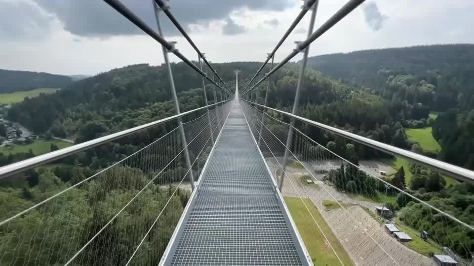 Video: "Wellness für die Seele" auf 664 Metern: "Skywalk" in Willingen eröffnet