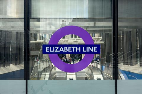 "Elizabeth Line"-Logo: Die Londoner U-Bahn-Linie wurde noch durch die Queen selbst eröffnet