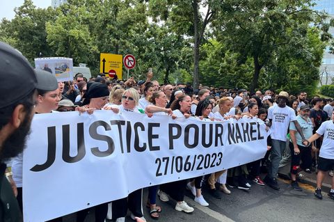 Frankreich: "Gerechtigkeit für Nahel": Tausende demonstrieren im Pariser Vorort Nanterre
