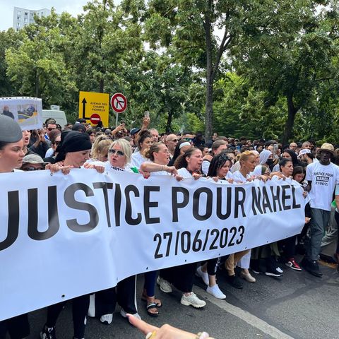 Frankreich: "Gerechtigkeit für Nahel": Tausende demonstrieren im Pariser Vorort Nanterre