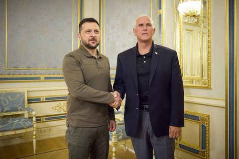 Der ehemalige US-Vizepräsident Mike Pence trifft in der Ukraine auch Präsident Selenskyj