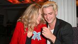 Bei der Verleihung des CineMerit Awards, mit dem seit 1997 außergewöhnliche Persönlichkeiten des internationalen Filmgeschäfts für ihre Verdienste geehrt werden, zeigte sich Filmstar Barbara Sukowa mit Sohnemann Viktor Longo-Olbrychski. Die beiden alberten vertraut vor der Kamera herum und gaben ein wirklich hübsches Mutter-Sohn-Gespann ab. 