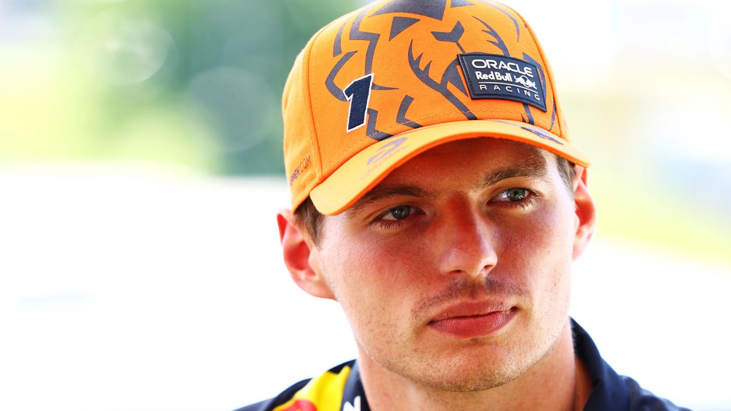 Max Verstappen rät zu weniger Alkohol. Es ist aber fraglich, ob dadurch das Sexismus-Problem in der Formel 1 beseitigt wird.