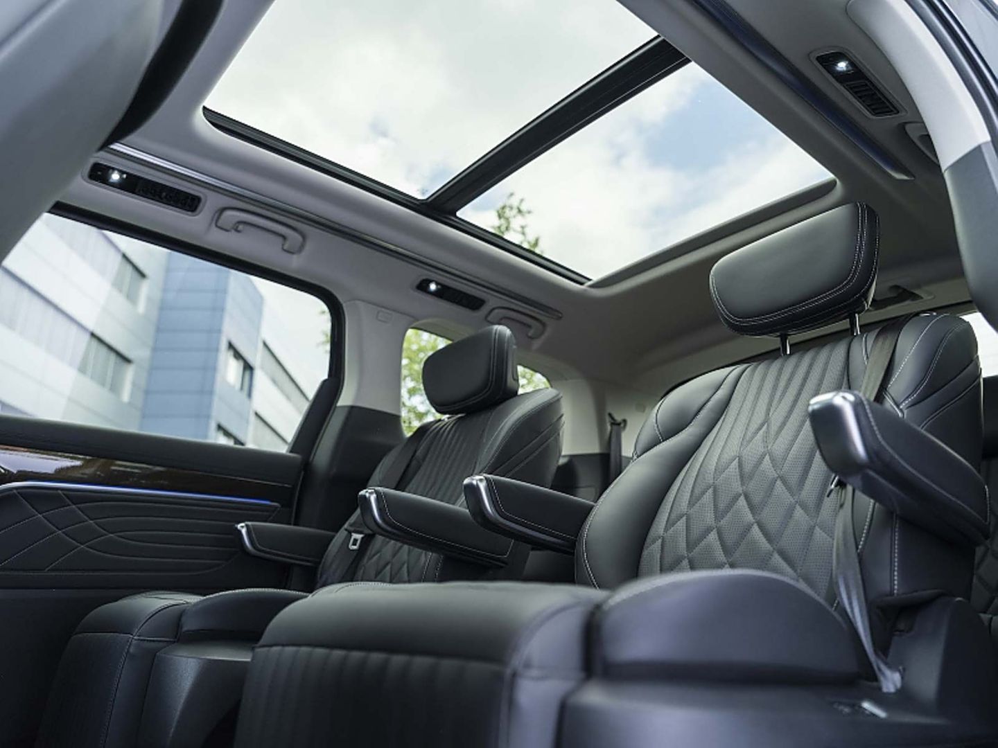 Maxus Mifa 9 Luxury