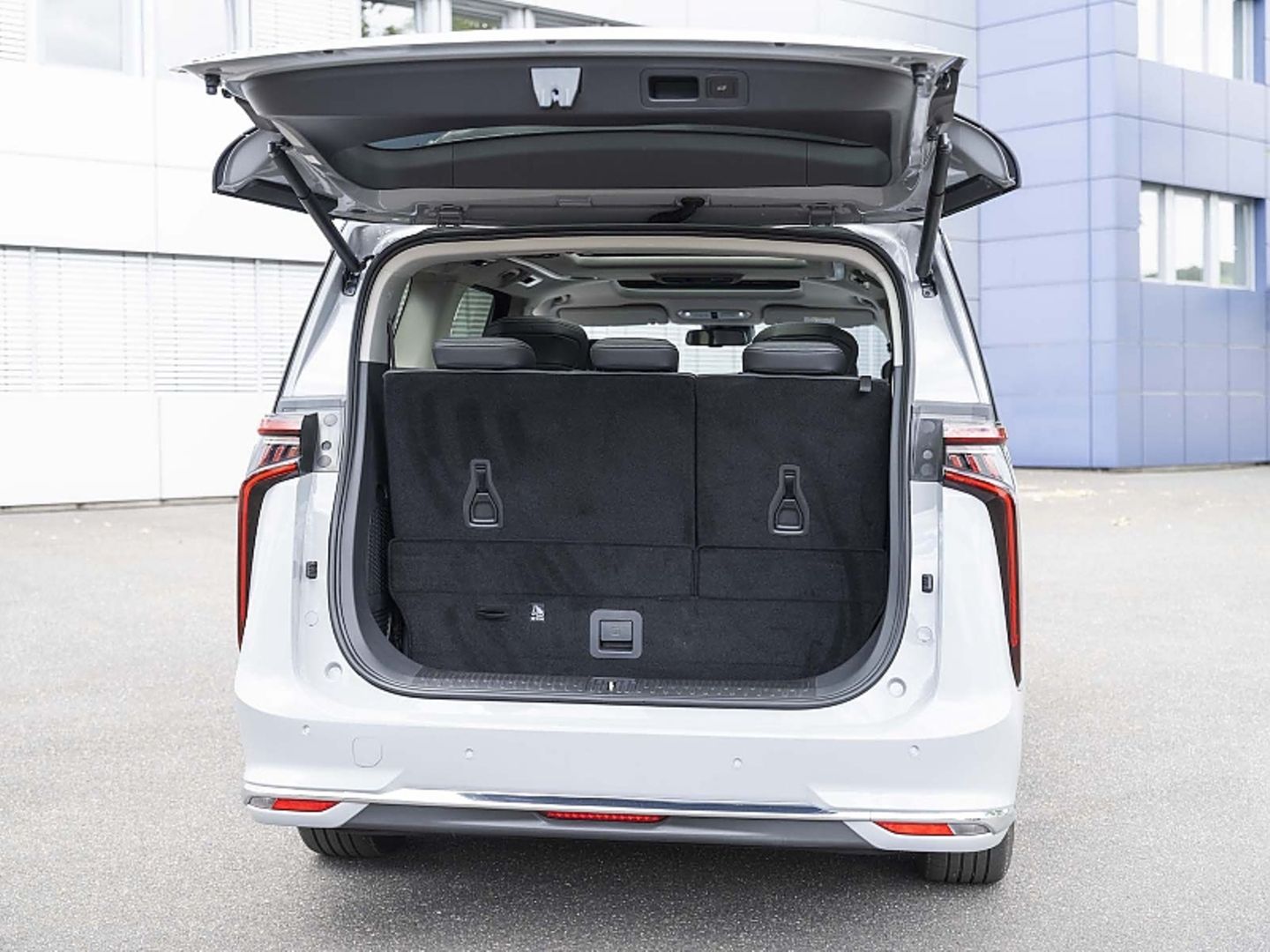 Maxus Mifa 9 Luxury