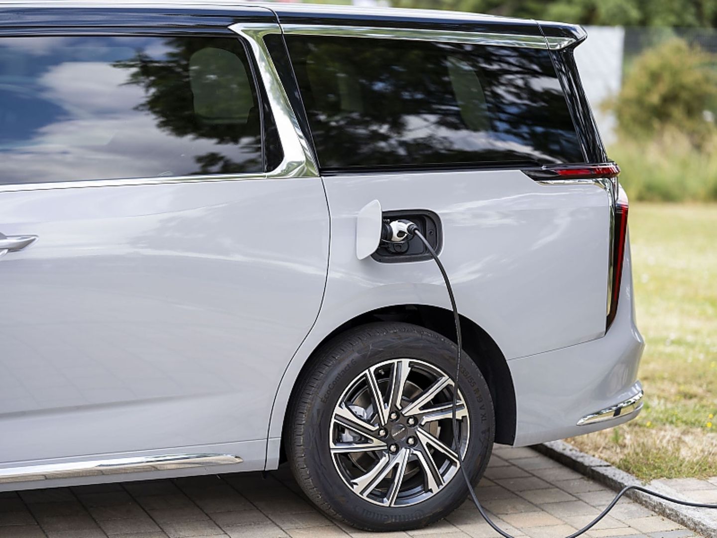Maxus Mifa 9 Luxury