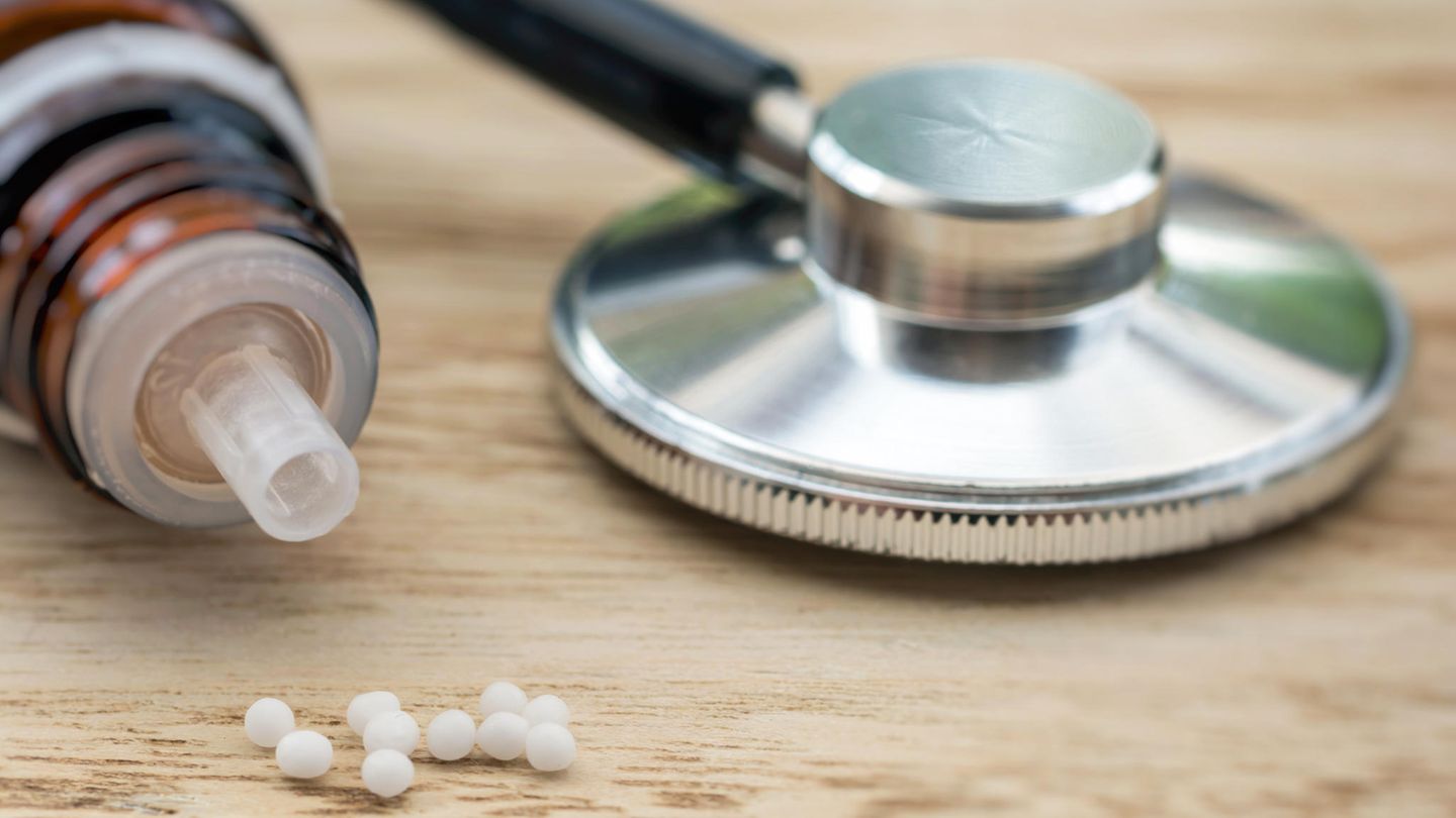 Globuli und Stethoskop