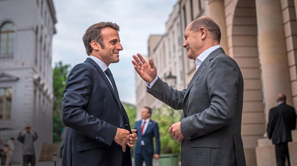 Macron - Figure 1