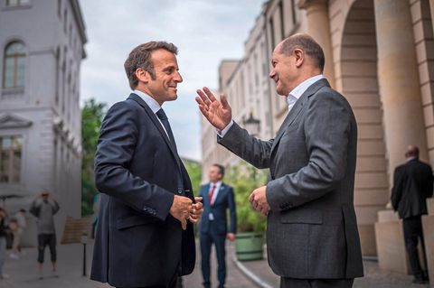 Ungleiches Paar: Emmanuel Macron und Olaf Scholz in Potsdam Anfang Juni 2023