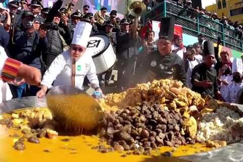 Video: Bolivien: Rekordversuch für Feinschmecker