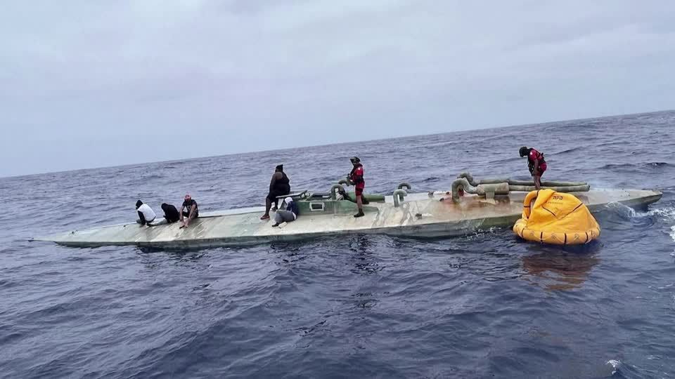 Video: Mexiko: Halbtauchboot mit 3,5 Kilo Drogen an Bord entdeckt