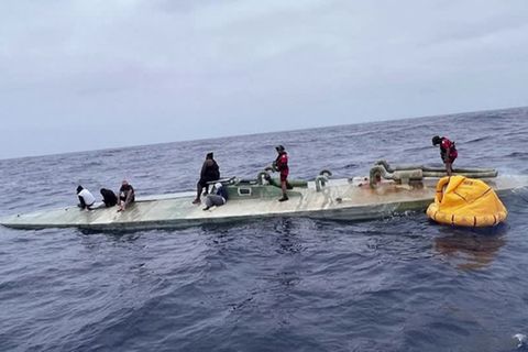 Video: Mexiko: Halbtauchboot mit 3,5 Kilo Drogen an Bord entdeckt