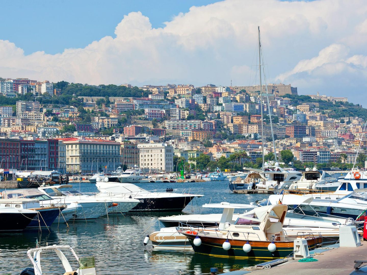 Neapel verbietet Superyachten im Hafen – auch der reichste Mensch der Welt, Bernard  Arnault, ist betroffen