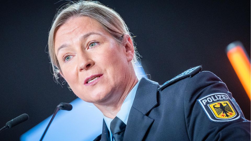 Bundespolizistin Claudia Pechstein trug während ihres Auftritt bei der CDU ihre Uniform