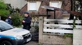In dem Pariser Vorort L'Haÿ-les-Roses haben Demonstranten mit einem Auto das Haus des Bürgermeisters gerammt.