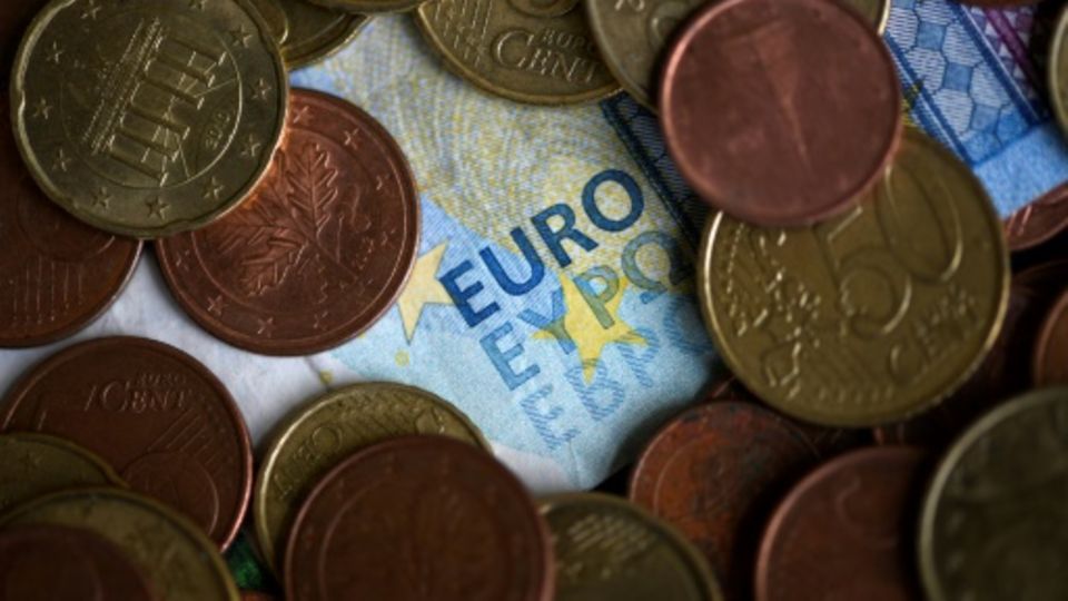 Euroschein und -münzen