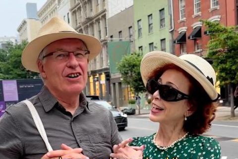 "Wir passen aufeinander auf", erzählen Joe und Rebecca auf dem Instagram-Profil von "Meet Cutes NYC"