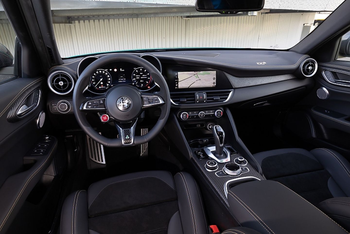 Alfa_Romeo_Giulia_Quadrifoglio-9.jpg
