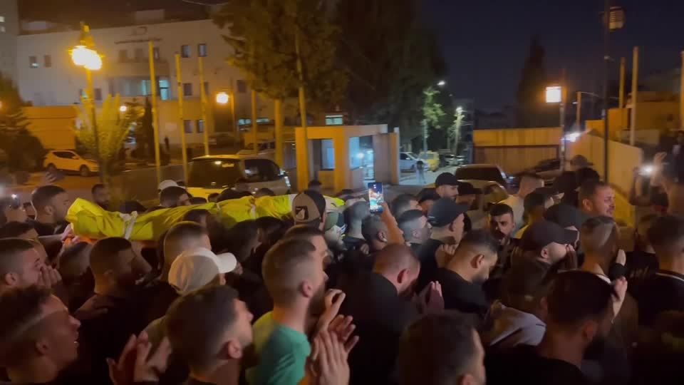 Video: Palästinenser - ein Toter bei israelischem Einsatz in Dschenin Video: Palästinenser - ein Toter bei israelischem Einsatz in Dschenin