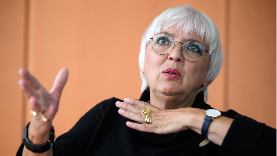 Claudia Roth Von Frau Mit Unbekannter Flüssigkeit übergossen | STERN.de