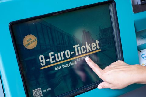 Eine der Maßnahmen aus den Entlastungspaketen der Bundesregierung: das 9-Euro-Ticket