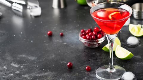 Ein Glas Cosmopolitan-Cocktail