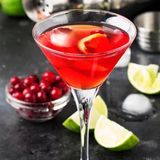 Ein Glas Cosmopolitan-Cocktail