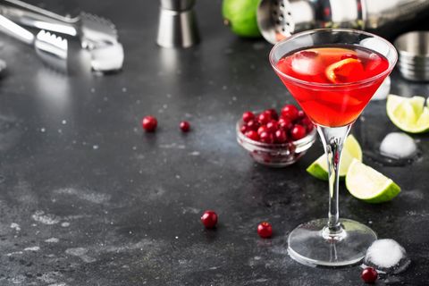 Ein Glas Cosmopolitan-Cocktail