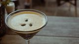 Ein Glas Espresso Martini