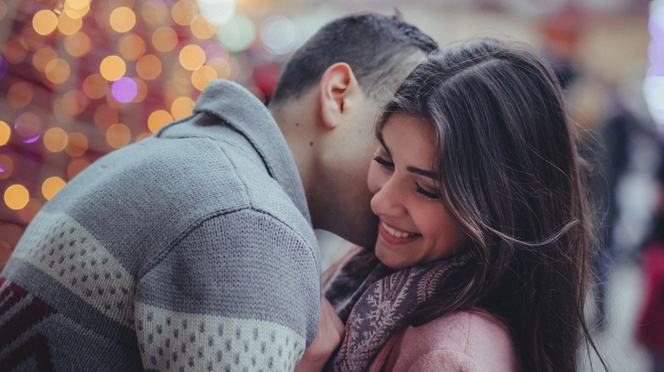 Sie sehnen sich schon lange nach einer Beziehung und Amors Pfeil zischt immer wieder vorbei? Die Hoffnung aufzugeben ist keine Option: So helfen Sie sich selbst, das eigene Herz zu öffnen.