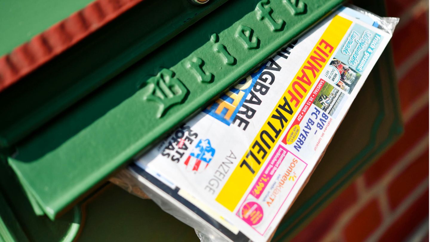 Bald Geschichte: "Einkauf aktuell" in einem Briefkasten