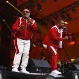 Rapper mit Kultstatus: Busta Rhymes (r.) startete mit einem 25-minütigen DJ-Intro und bekam Unterstützung durch seine Rap-Kollegen DJ Scratch und Spliff Star.